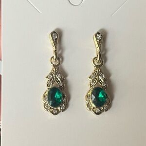 Vintage-Style Gold Tone Drop Earrings with Emerald Green Teardrop Crystals